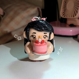 5. Polymer Clay Friend Hipper - ₱100 Clay Cheeb - Starts at ₱250 Your idea, turned into a soft lil’ handmade friend.